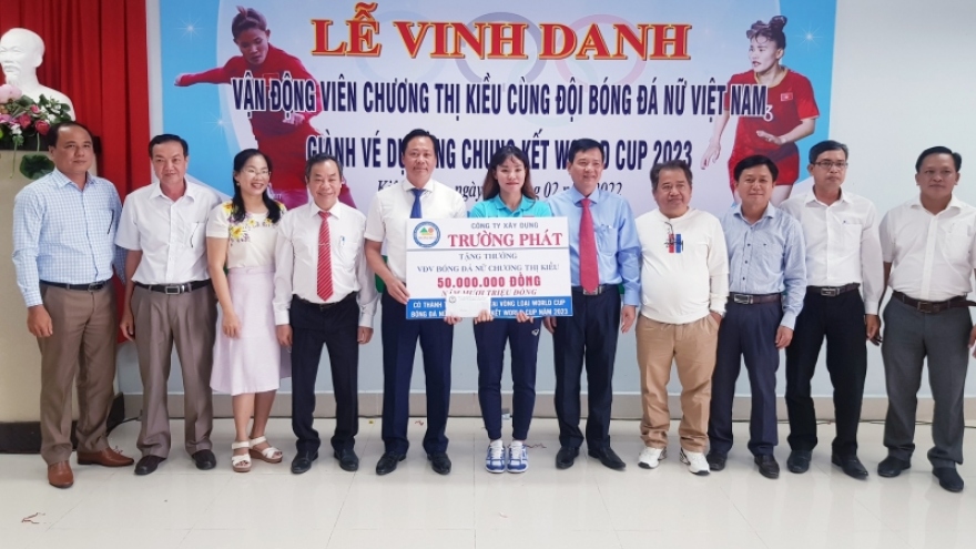 Trung vệ Chương Thị Kiều được vinh danh tại quê nhà Kiên Giang